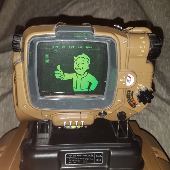 Fall Out Pip Boy - Picture 2 of 8